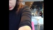 Nonton Bokep Brunette au cafe en public montre ses gros seins Nellyes hot